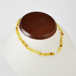Teething amber necklace with white pearls